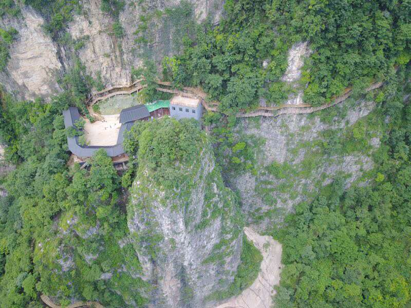 玻璃橋、天子山、猛洞河、 天門山、鳳凰古城 純玩4晚5日游F5