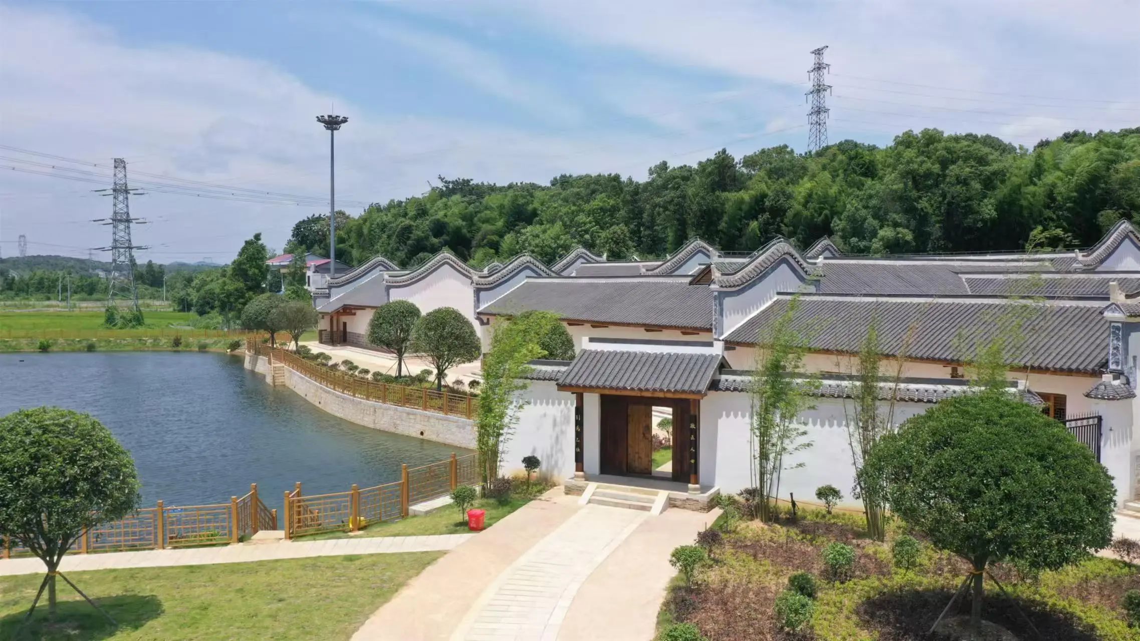 清溪村、天意木國景區(qū)、明清古巷、市博物館、胡林翼故居二日游